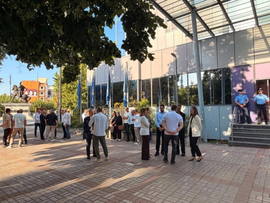 PDK-ja sërish para Qeverisë, i bashkohen asamblistë e aktivistë nga Shtimja dhe Fushë-Kosova