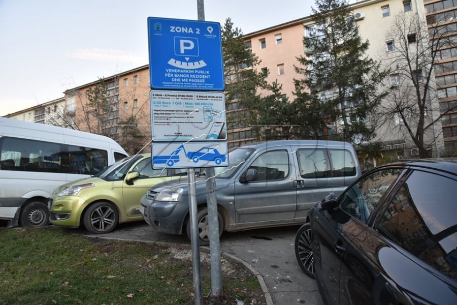 Ndryshojnë rregullat e “Prishtina Parkingut”, bllokimi i veturave vetëm me urdhër të inspektoratit