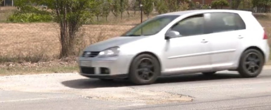 Rruga e dëmtuar prej tre muajsh  ankohen banorët e Shajkovcit