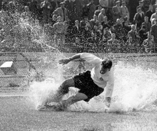 “The Splash”, fotografia ikonike e futbollit që vazhdon të mahnisë edhe 70 vjet më vonë