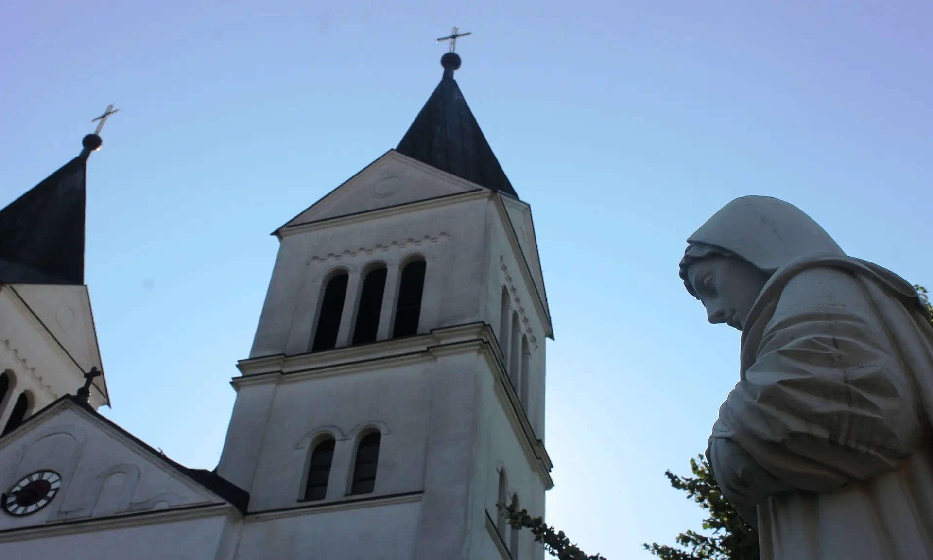 Thyhet kisha në Novobërdë  vidhen mbi 1 mijë euro kontribute
