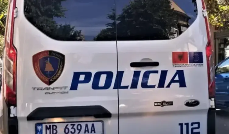 Aksident në Kamëz  26 vjeçari godet automjetin e Policisë   dy zyrtarë në spital