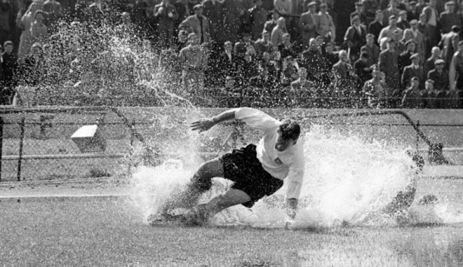  The Splash   fotografia ikonike e futbollit që vazhdon të mahnisë edhe 70 vjet më vonë