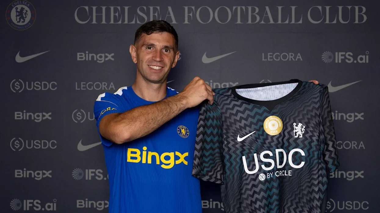 Chelsea zyrtarizon Emiliano Martinez 