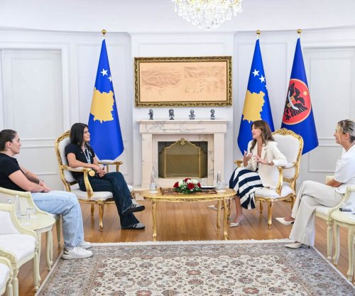 Haxhiu dekoron me “Medaljen Presidenciale të Meritave” sportisten Donjeta Sadiku