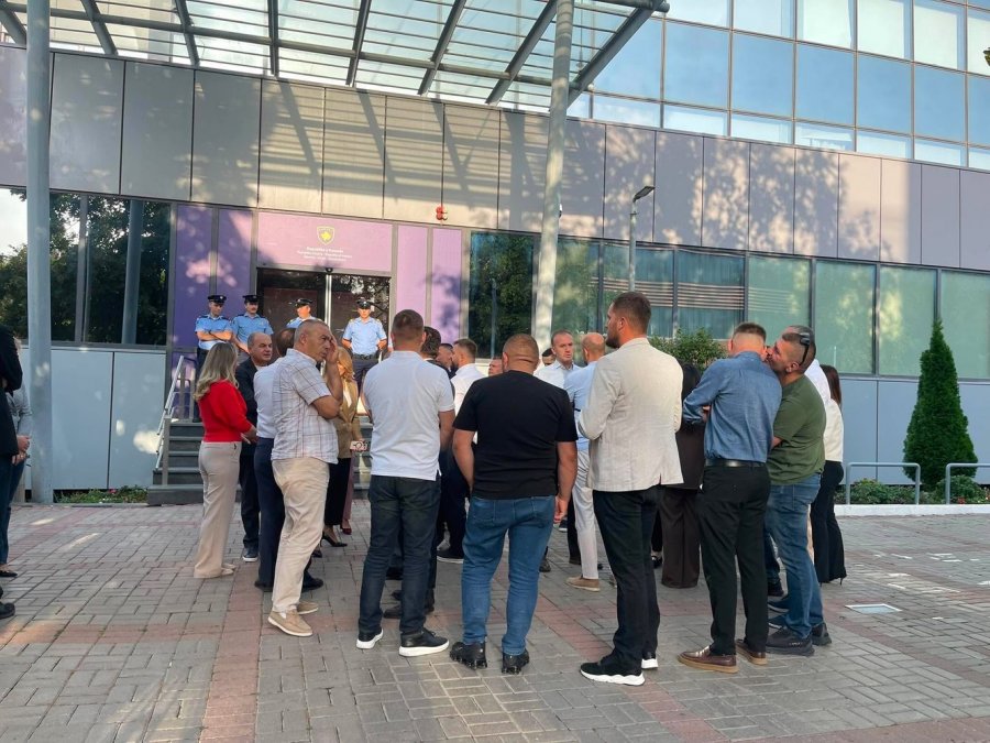 PDK-ja dhe Aleanca, edhe sot bllokojnë hyrjen e Qeverisë