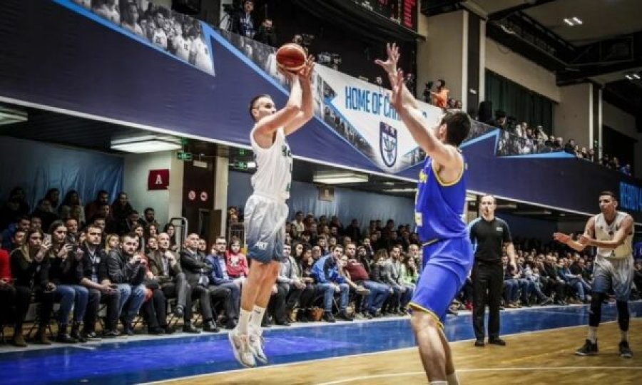 Edmond Azemi i rikthehet basketbollit  legjenda vishet prapë bardhekaltër