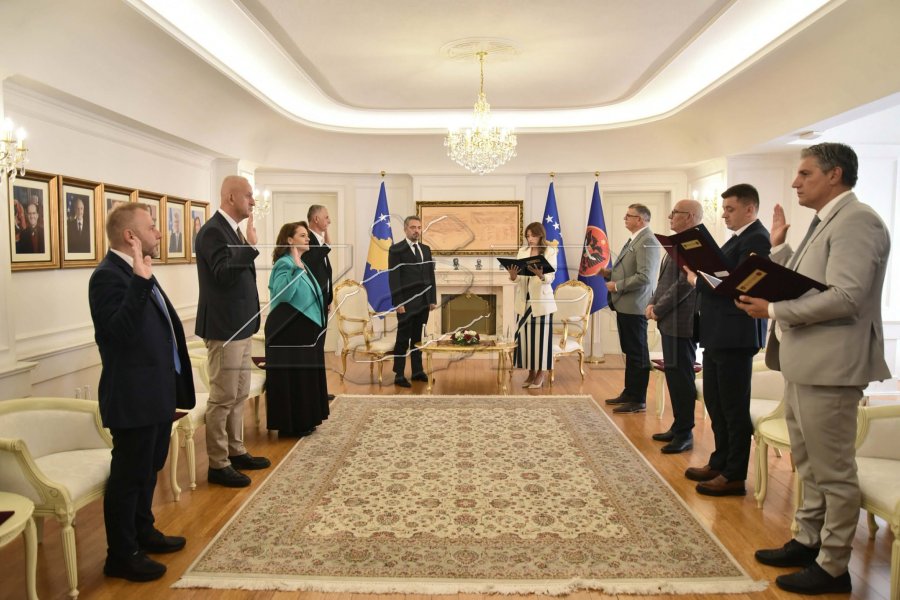 Betohen anëtarët e rinj të KQZ-së