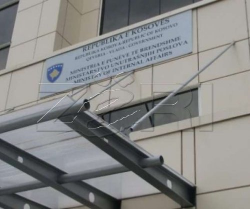 Pajisja me lejeqëndrim, shqiptarët jashtë territorit të Kosovës thonë se presin me orë