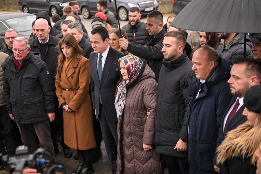 36 vjet nga rënia e dëshmores Elfete Humolli  Kurti me bashkëpunëtor bënë homazhe në Lupç të Poshtëm