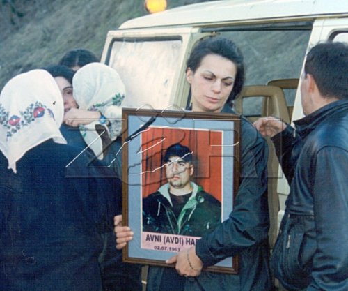 Osmani përkujton masakrën në Mitrovicë: Krimi nuk harrohet, drejtësia mbetet kërkesë e pandalshme