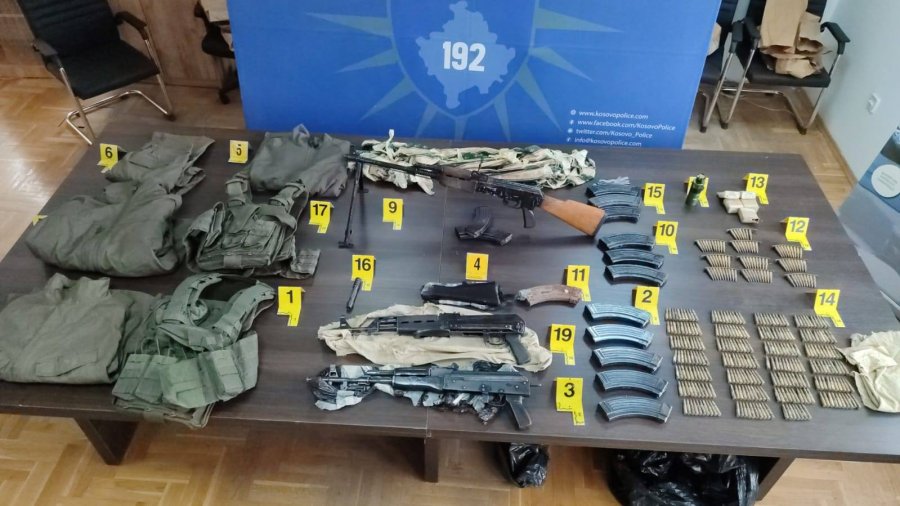 Policia në veri sekuestron sërish armë dhe municion