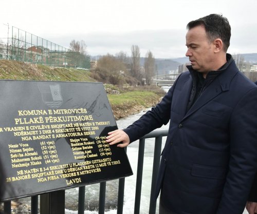 Vendoset pllaka për viktimat e natës së tmerrit në Mitrovicë, Peci: Mesazh që gjak u derdh edhe pas çlirimit