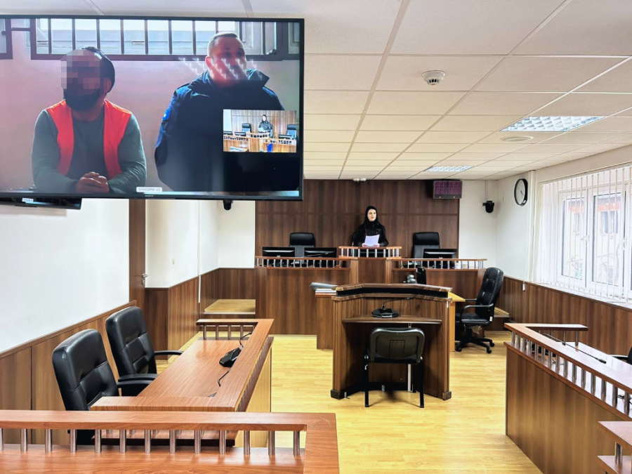 Dy vjet burg për mitrovicasin që kanosi vajzën dhe bashkëshorten e tij