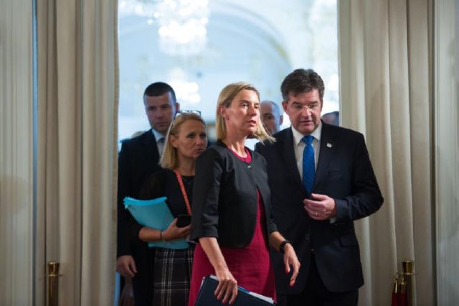 Dy ish-emisarët e BE-së për dialogun Kosovë-Serbi, të përfshirë në “skandale ndërkombëtare”