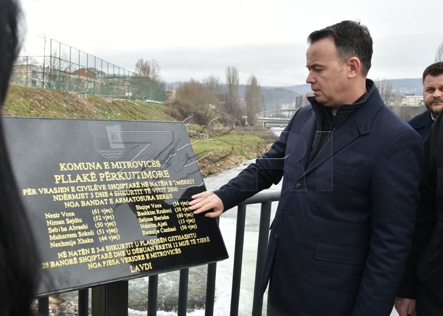 Vendoset pllaka për viktimat e natës së tmerrit në Mitrovicë  Peci  Mesazh që gjak u derdh edhe pas çlirimit