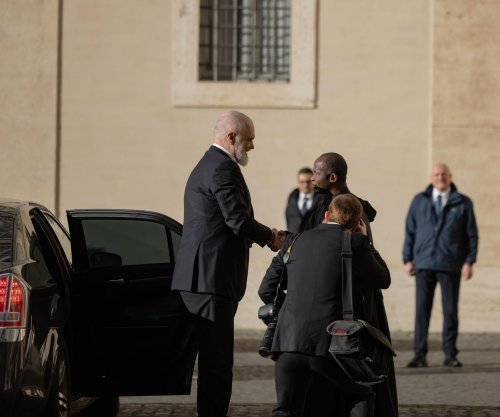 Rama pritet në Pallatin Apostolik të Vatikanit