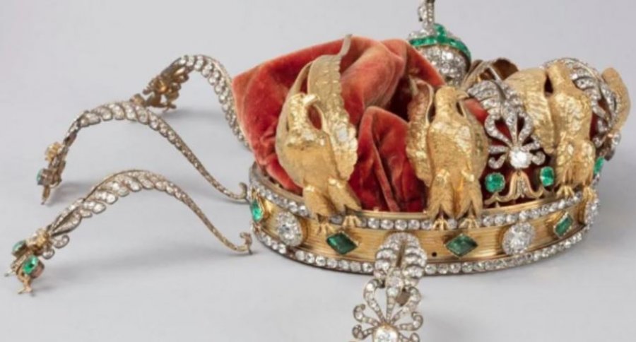 Vjedhja spektakolare në Luvër  gjendet kurora e mbretëreshës