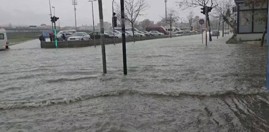 Paralajmërim për reshje të dendura shiu në Durrës  Apel për gatishmëri maksimale dhe masa parandaluese