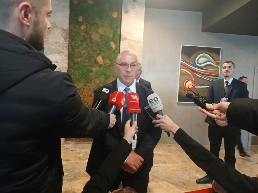 Agim Ademi refuzon pyetjet e gazetarëve  pas rizgjedhjes kryetar i FFK së