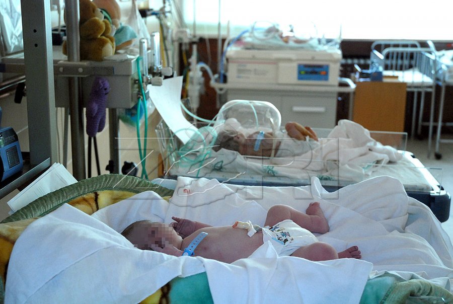 Nevojë apo zgjedhje? Gati gjysma e lindjeve në Kosovë bëhen me operacion