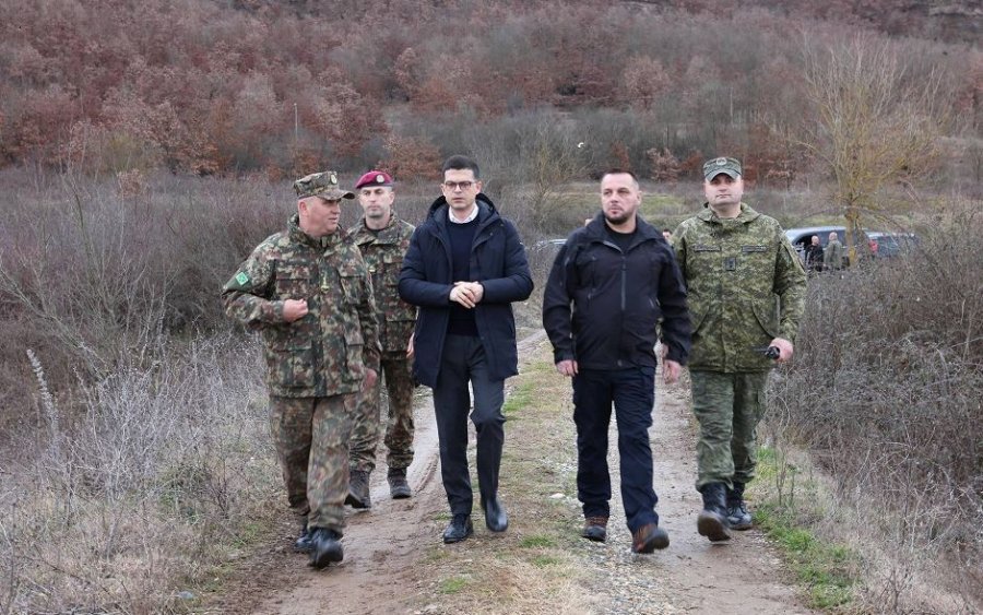 Kërkimet për gjetjen e trupit të 30 vjeçarit vazhdojnë  Maqedonci dhe Vengu ndjekin nga afër operacionin