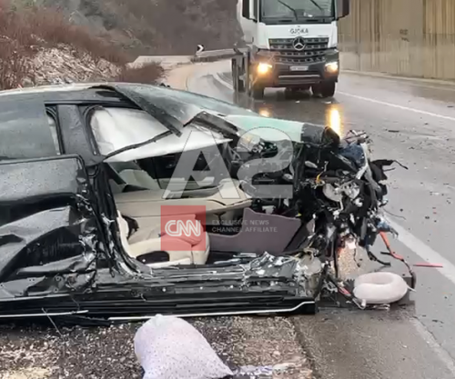 Aksident i rëndë në Rrugën e Arbrit, tre të plagosur pas përplasjes së makinës me kamionin