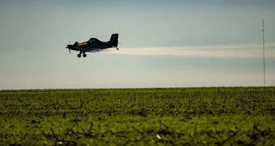 Izraeli akuzohet se po hedh kimikate kancerogjene mbi tokat e Libanit