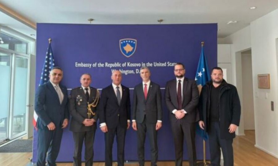 Haradinaj vizitë në Ambasadën e Kosovës në Washington, i inkurajon të punojnë në një periudhë të vështirë gjeopolitike