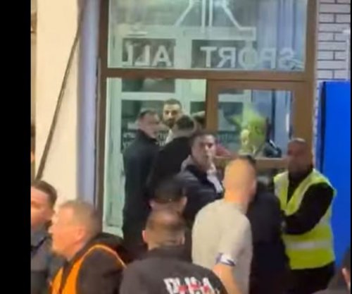 Tensione në ndeshjen e basketbollit mes Prishtinës dhe Pejës, intervenon Policia [video]