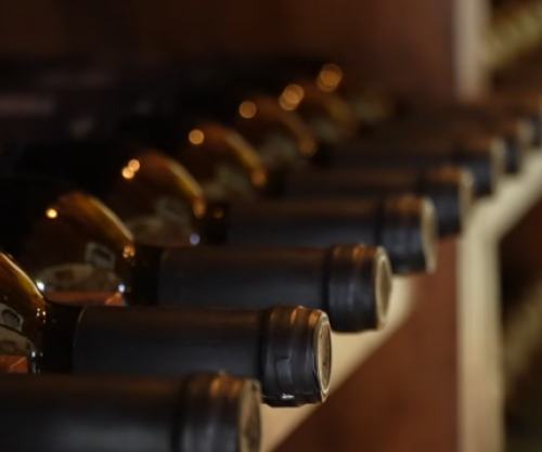 Në Shqipëri e duan verën e huaj, brenda një viti u importuan 6.5 milionë litra, me së shumti nga Italia, Kosova e Franca