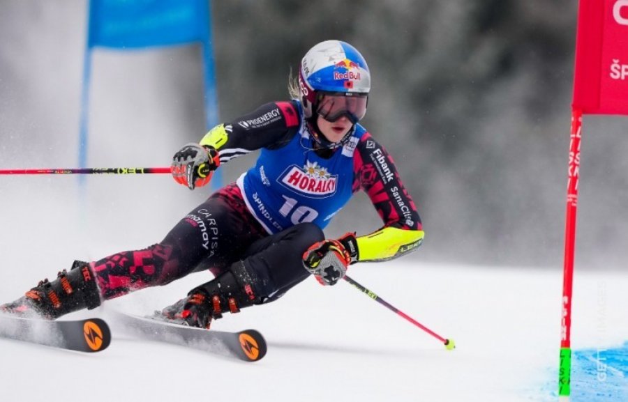 Në 19 vjeç  Lara Colturi shkruan historinë dimërore të Shqipërisë