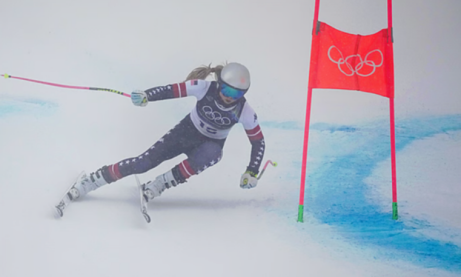 Lindsey Vonn rrëzohet rëndë në Cortina  dërgohet me helikopter në spital