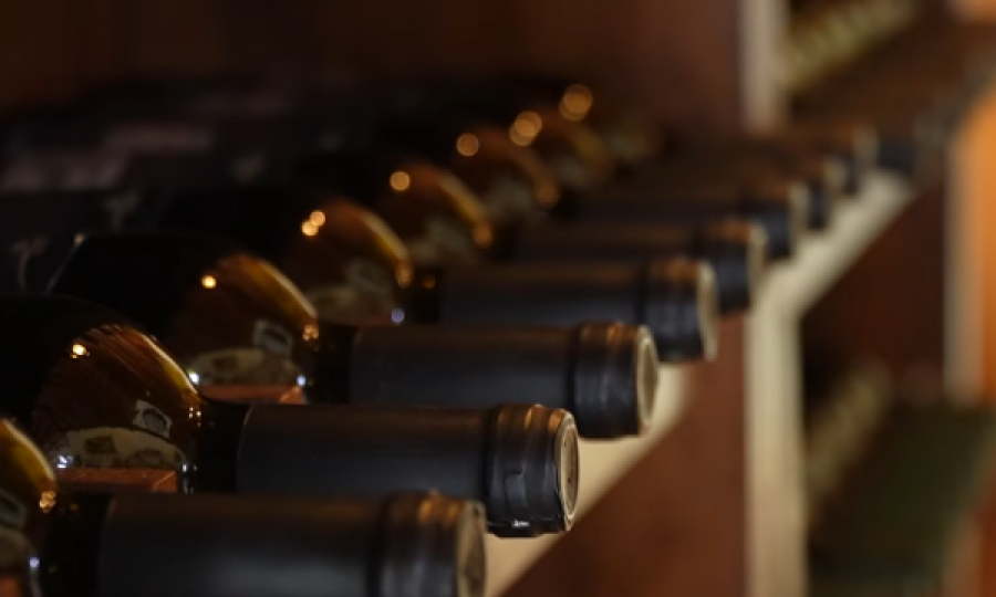 Në Shqipëri e duan verën e huaj  brenda një viti u importuan 6 5 milionë litra  me së shumti nga Italia  Kosova e Franca