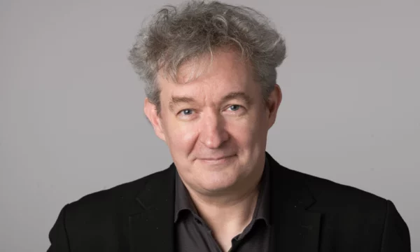 Gazetari gjerman: Nëse Thaçin e dënojnë me 45 vjet burgim e vendosin në nivelin e Mladiçit, groteske