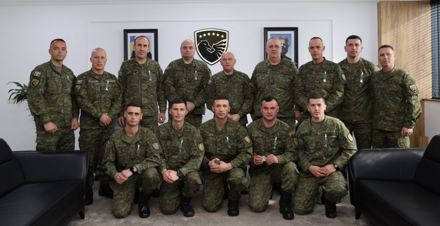 Nderohen me medalje pjestarët e FSK së që morën pjesë në operacionin e kërkim shpëtimit në Shqipëri