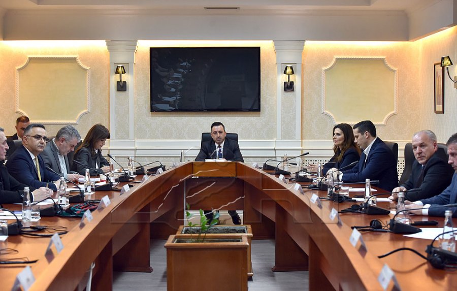 Nis mbledhja e Bashës me kryetarët e partive, temë seanca konstituive