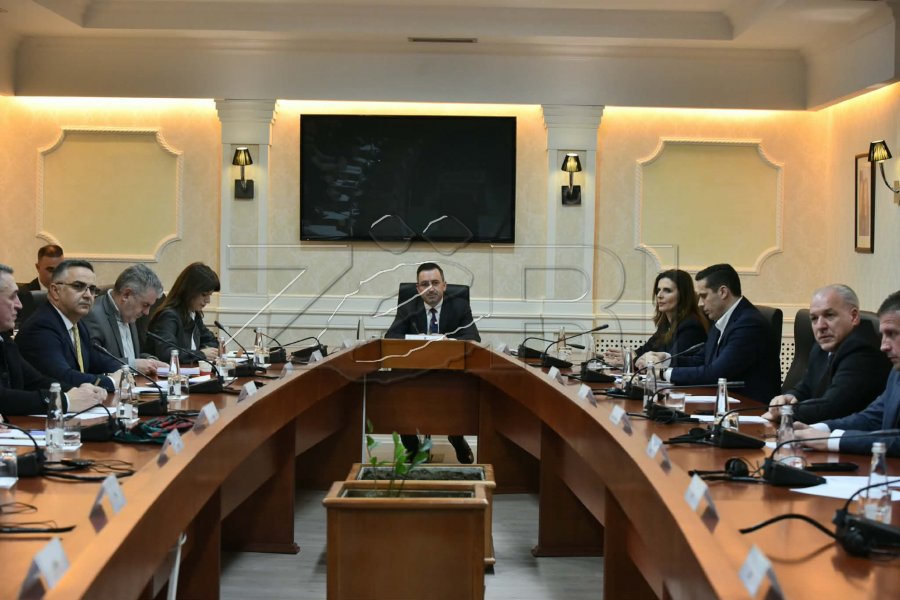 Nis mbledhja e Bashës me kryetarët e partive, temë seanca konstituive