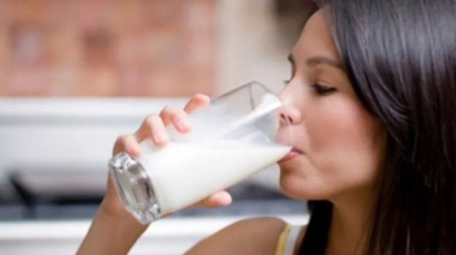 Pijeni me masë, shumë qumësht mund të jetë i dëmshëm