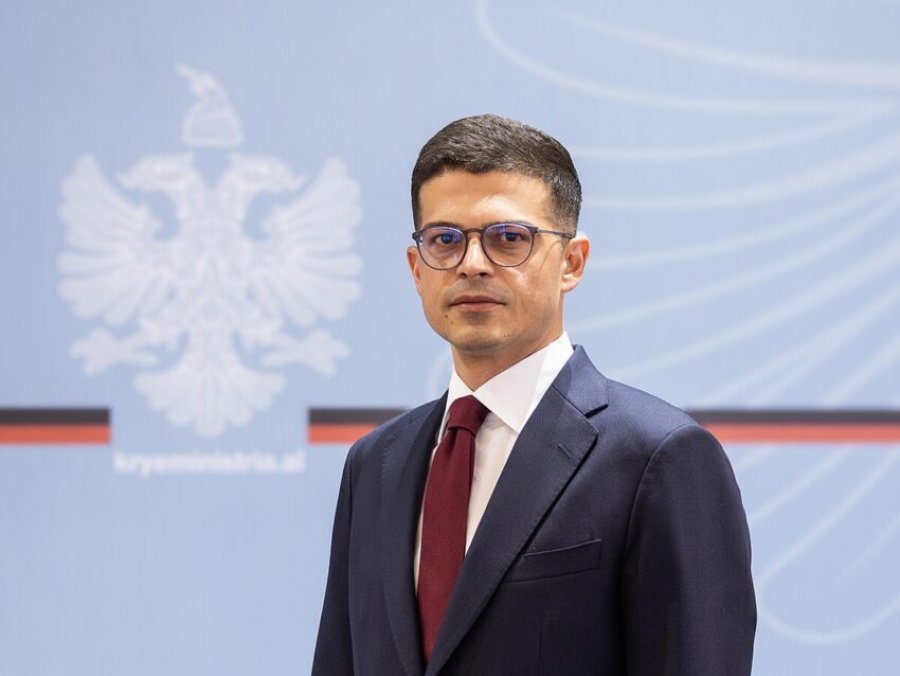 Vengu  Drejtësia nuk mund të barazojë çlirimtarët me agresorët