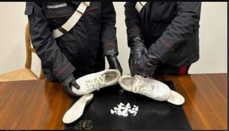 Karabinierët ia zbulojnë kokainën e fshehur në atlete  arrestohet 24 vjeçari shqiptar në Itali