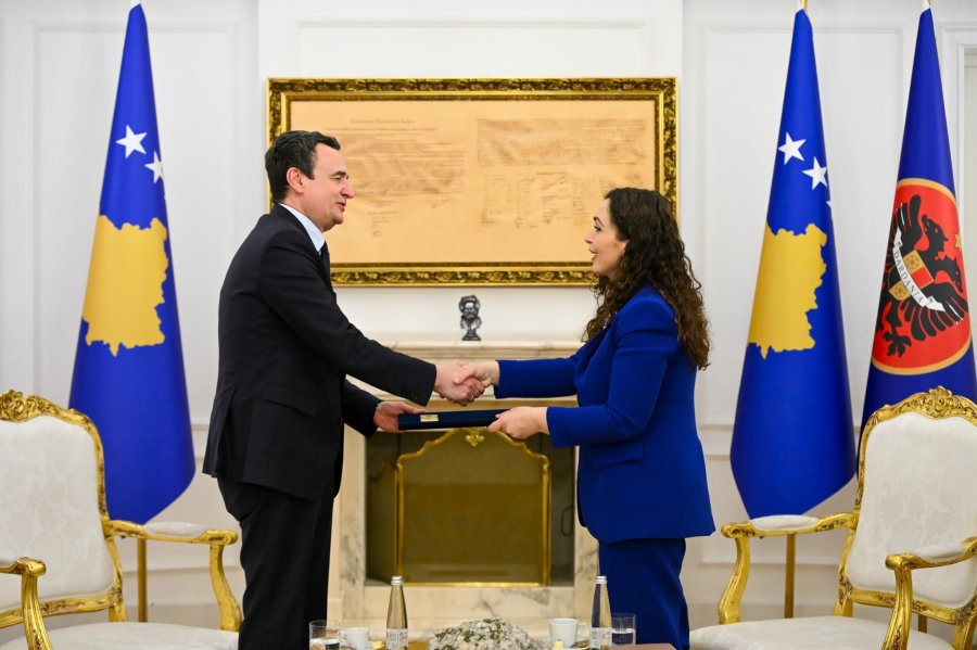 Zyrtare: Osmani cakton Kurtin mandatar për formimin e Qeverisë së re