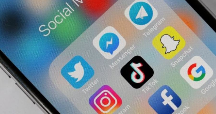 Evropa kufizon rrjetet sociale për të miturit  rriten problemet psikologjike