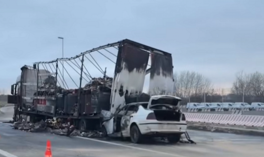 Automjetet u dogjën  shoferi i veturës me lëndime të rënda pas aksidentit me një kamion në Shkup