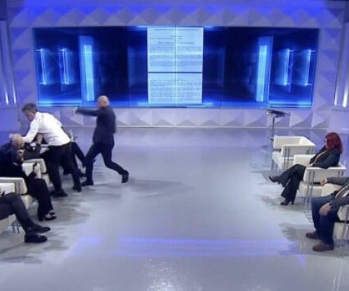 Plas sherri në “Opinion”, Albatros Rexhaj i thotë mbylle gojën, Berat Buzhala i shkon te karriga për ta goditur