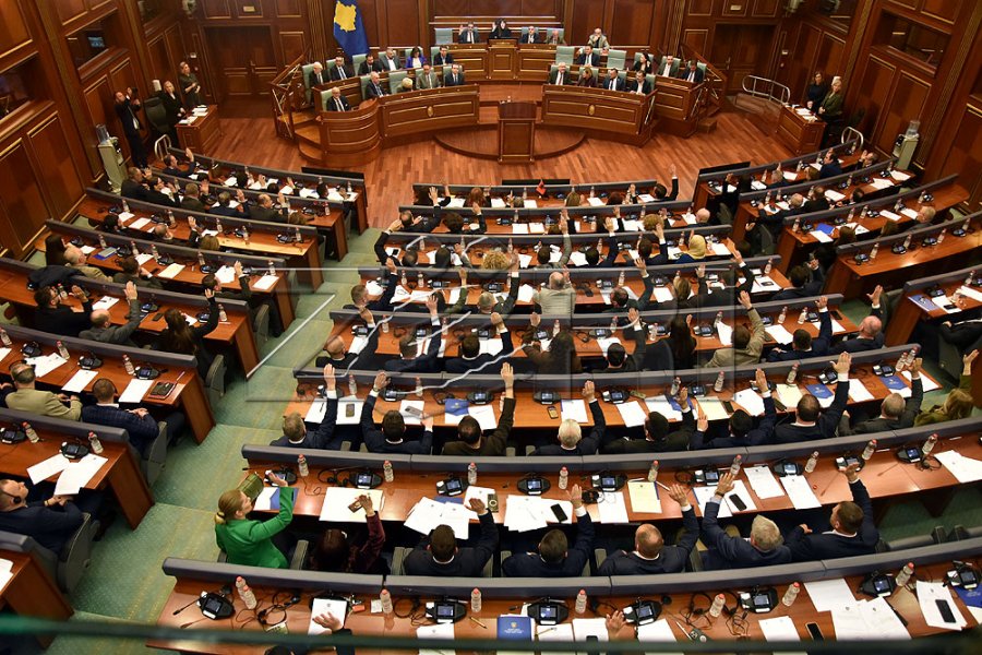 Miratohet rezoluta në mbrojtje të ish-krerëve të UÇK-së, LDK-ja nuk voton