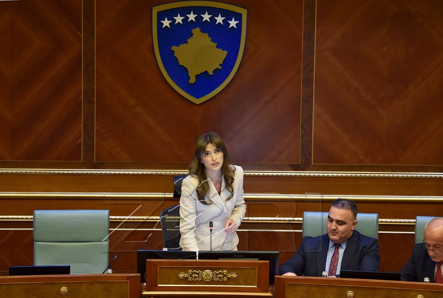 Presidenti Begaj uron Haxhiun për zgjedhjen si kryeparlamentare