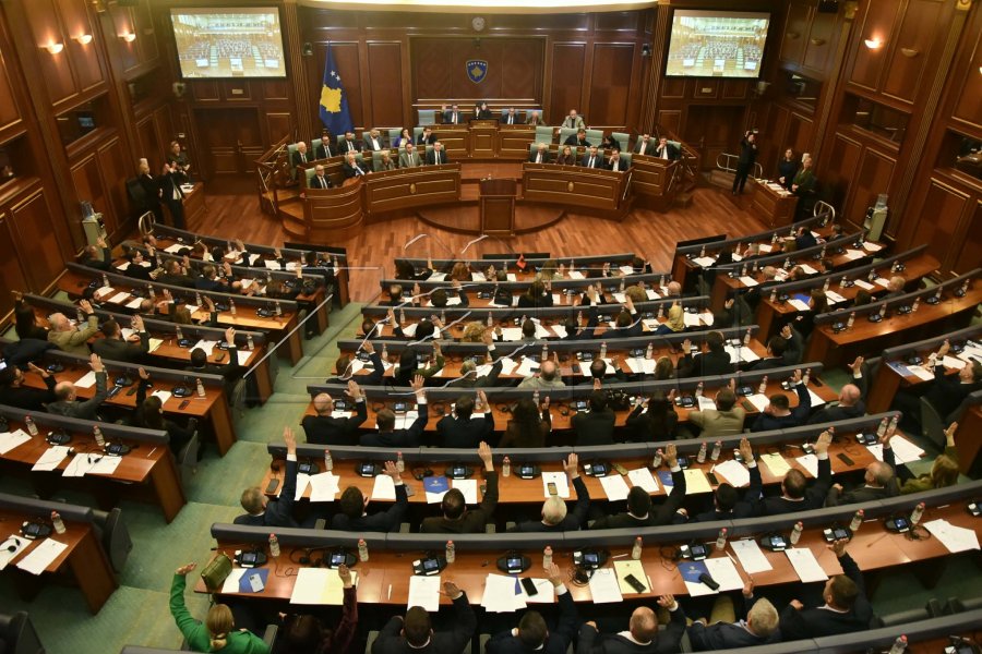 Miratohet rezoluta në mbrojtje të ish-krerëve të UÇK-së, LDK-ja nuk voton