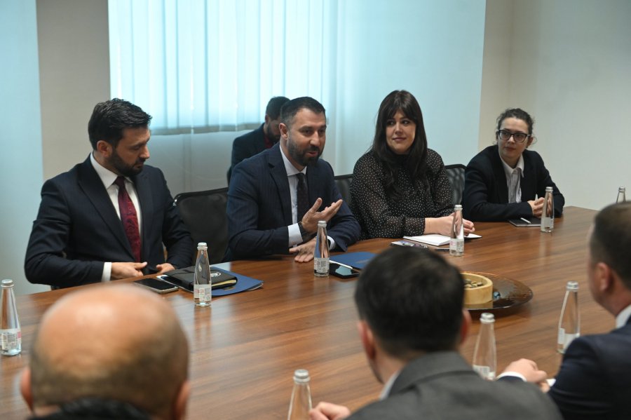 Ministri Krasniqi jep detaje pas takimit me kryetarët e komunave me shumicë serbe