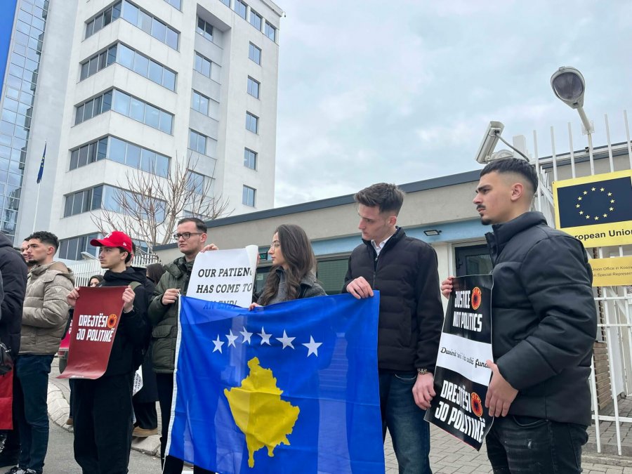 Studentët e UP së kërkojnë drejtësi para Zyrës së BE së për ish pjesëtarët e UÇK së